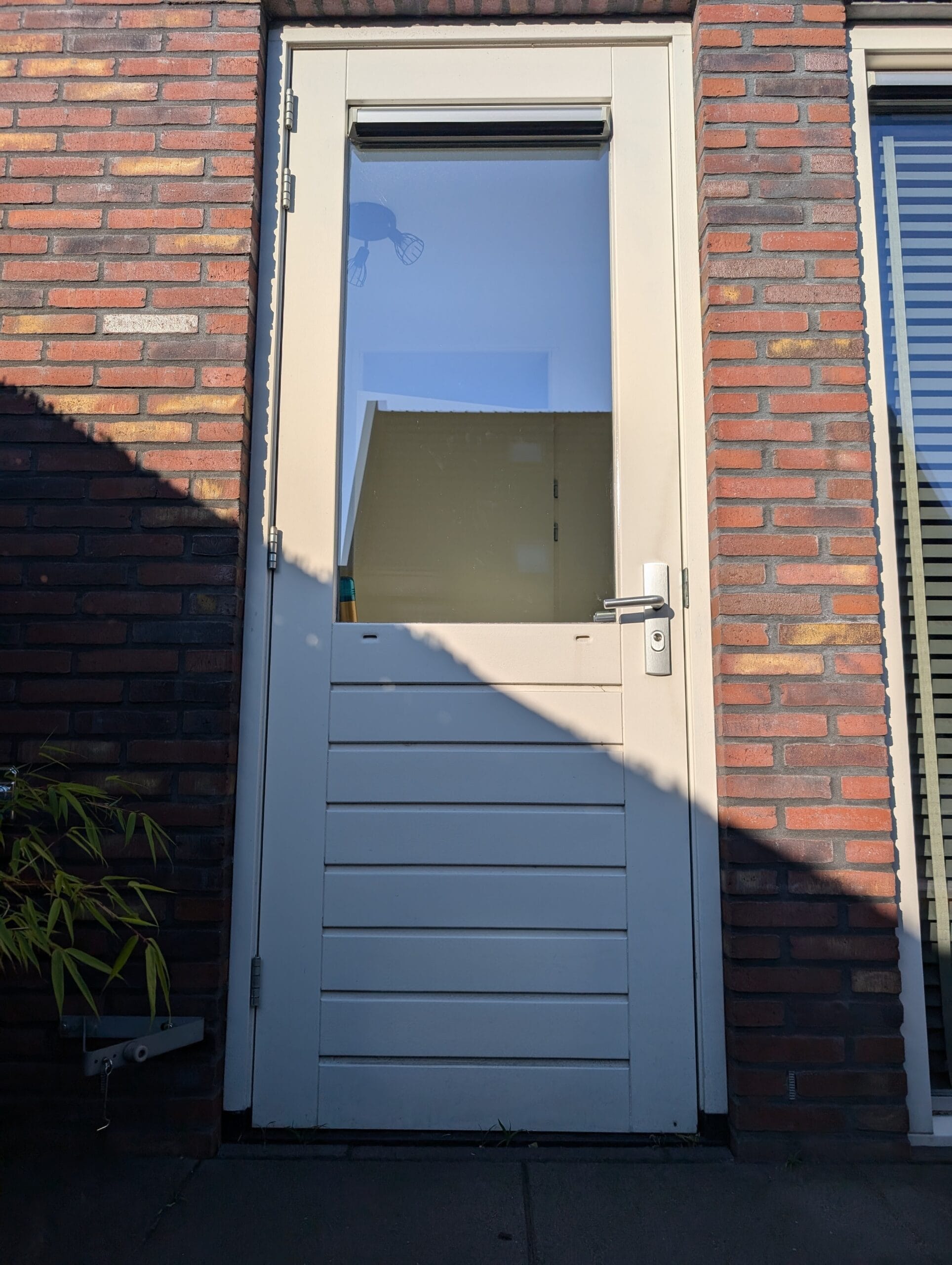 Achterdeur hout met hoge borstwering wit