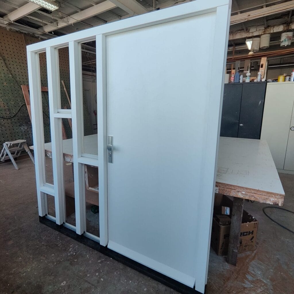 Hardhouten voordeur pui